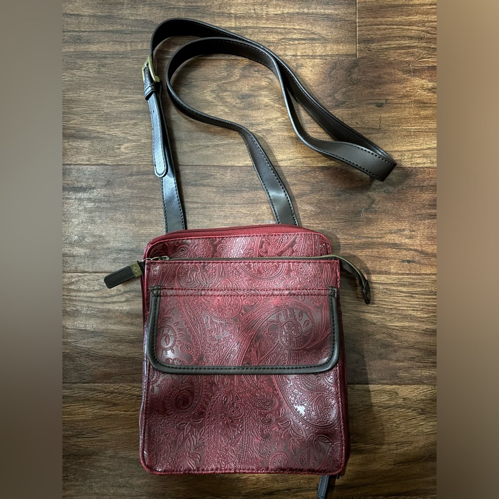 Relic Burgundy Red Paisley Ajustable Crossbody Bag